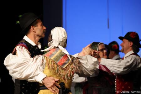 Ples in glasba izpod kamniških planin v izvedbi Folklorne skupine Kamnik in njihovih prijateljev  (3)